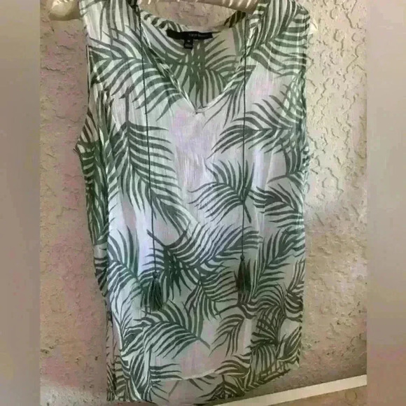 Harve Benard Women's M Palm Tree VNeck Tassle Sleeveless Shirt
Top Blouse NWOT‎ - Picture 6 of 9